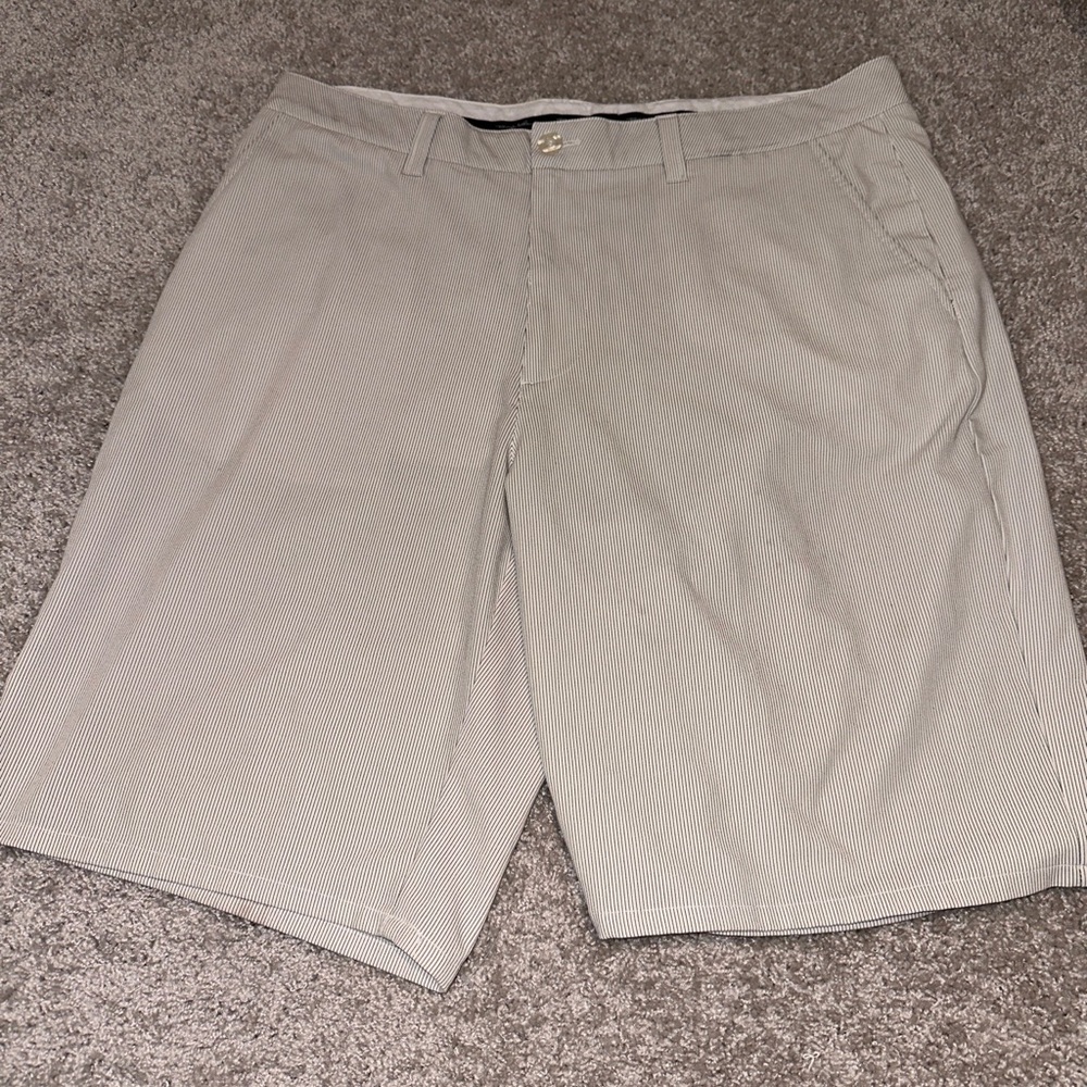 Travis Mathew Golf Shorts Men's 36 Pine stripe Flat Front Stretch Quick Dry